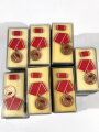 DDR Medaille für ausgezeichnete Leistungen in den Kampfgruppen der Arbeiterklasse. Sie erhalten ein ( 1 ) originales, nicht ausgegebenes Set