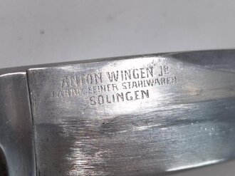 1.Weltkrieg Grabendolch mit zugehöriger Scheide, Eigentumstück, die Klinge markiert " 42er" sowie " Deutscher Brummer"  Hersteller Anton Wingen Solingen. Ungereinigtes Stück