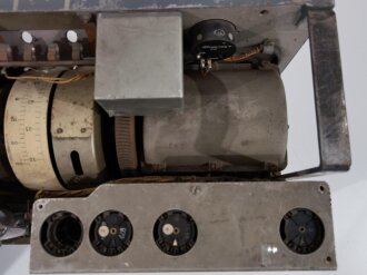 Kriegsmarine 5 Watt Sender / Empfänger Typ ha 5 K 39b, datiert 1941. Originallack, ungereinigtes Stück, Funktion nicht geprüft