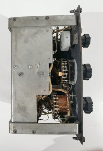 Kapazitätsmesser 40 datiert 1943. Originallack, guter Zustand, Deckel schließt nicht richtig, Funktion nicht geprüft