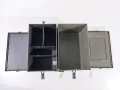 Gehäuse zum Feldverstärker a sowie zugehörigem Batterieuntersatz. Originallack