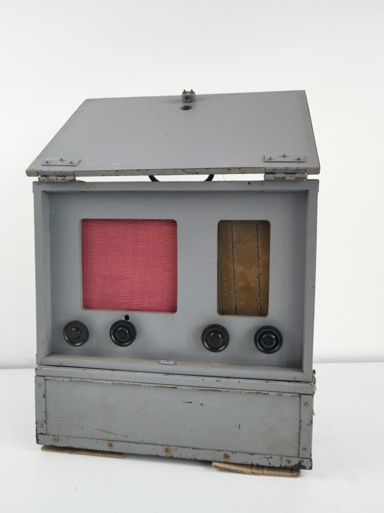 Phillips Empfänger 156 UBV für Truppenbetreuung. In Holland unter deu