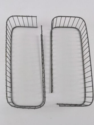 2 Drahtleiterschienen und zwei Pappschienen, gehören in den KFZ Verbandkasten der Wehrmacht