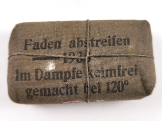 Verbandpäckchen kleines Modell datiert 1938 ,  gehört so unser anderem in Verbandkästen der Wehrmacht und des Luftschutz