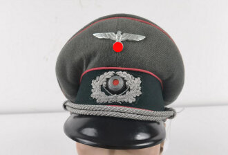 Schirmmütze für einen Offizier im Generalstab des Heeres ( oder Veterinär, gleiche Waffenfarbe ) Getragenes Stück in gutem Gesamtzustand, Kopfgrösse 56