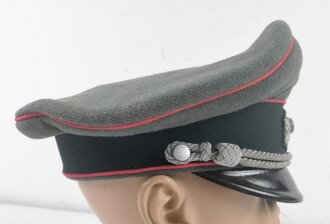 Schirmmütze für einen Offizier im Generalstab des Heeres ( oder Veterinär, gleiche Waffenfarbe ) Getragenes Stück in gutem Gesamtzustand, Kopfgrösse 56