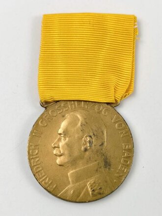 Baden,  Große Goldene Verdienstmedaille 1916-1918, Kriegsmetall vergoldet, am Rand gepunzt