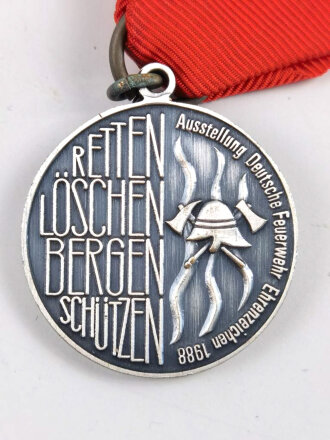 Feuerwehr Ehrenzeichen " Retten, Löschen, Bergen, Schützen " vom Ordenmuseum Lüdenscheid, Ausstellung der Deutschen Feuerwehr 1988, Gegenhaken defekt und leichte Klebereste auf dem Orden