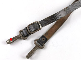 Deutsches Jungvolk / Hitlerjugend, Querriemen für das Braunhemd, ein Metallbeschlag mit herausgeprägtem Hakenkreuz, Gesamtlänge 73cm