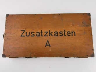 "Zusatzkasten A" Wehrmacht. Ich glaube zu wissen das es sich hier um Schreibgerät handelt. Maße 26 x 53 x 8cn