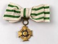 Sachsen Königreich, Ehrenkreuz für freiwillige Wohlfahrtspflege im Kriege 1914-17, emailliert und vergoldet, an Damenschleife.