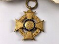 Sachsen Königreich, Ehrenkreuz für freiwillige Wohlfahrtspflege im Kriege 1914-17, emailliert und vergoldet, an Damenschleife.