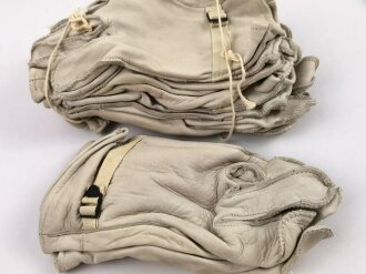 U.S. 1970 dated Gloves, Leather, Work M-1950, size 4,...