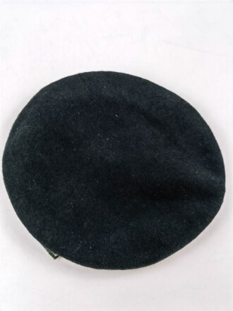 U.S. 1971 dated beret with Special Forces insignia. very good condition, size 6 3/8