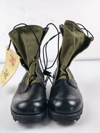 U.S. Vietnam war,  pair of tropical Combat boots 3rd pattern, size 9N, unissued