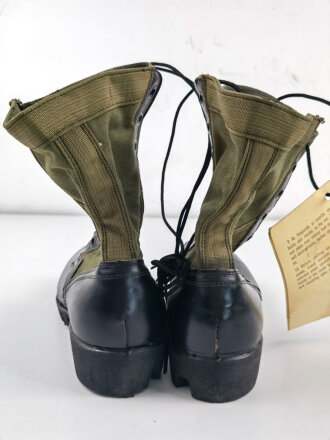 U.S. Vietnam war,  pair of tropical Combat boots 3rd pattern, size 9N, unissued