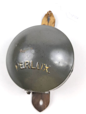 1.Weltkrieg , " Perlux " Taschenlampe. Originallack, die obere Anknöpflasche resturiert,  Funktion nicht geprüft