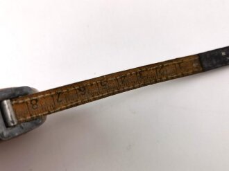 Pionier Maßband für die Klauenbeiltasche , gebraucht, datiert 1942, eher schwer gängig, defekt
