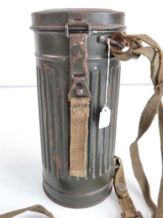 Gasmaskendose Wehrmacht datiert 1940. getragen, guter Zustand