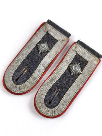 Luftwaffe, Paar Schulterklappen für einen Unteroffizier  der Flak, getragenes Paar