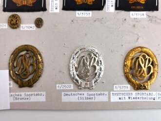 Deutschland nach 1945, Sammlung von 12 Stück diverse Abzeichen zum Thema " Sportabzeichen Deutscher Sportbund"