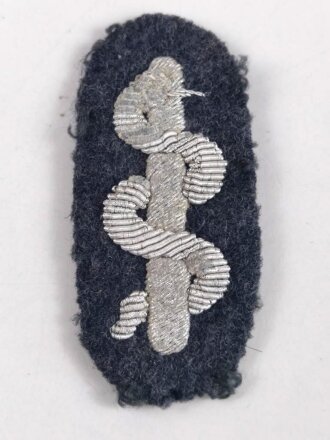 Luftwaffe, Ärmelabzeichen für einen Offizier im Sanitätswesen, eingekürzt, so getragen