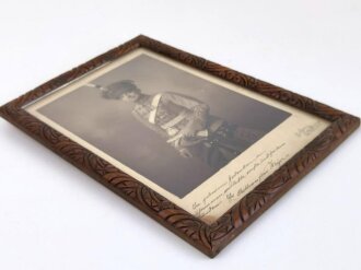 1.Weltkrieg, original gerahmtes Foto eines feldgrauen Husaren mit eigenhändiger Widmung. Maße des Rahmen 22,5 x 32,5cm
