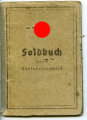 Soldbuch Waffen SS eines Angehörigen 2.SS-Nachrichten Ausbildungs Abteilung 1 Nürnberg. Ausgestellt im Mai 1944, eingetragenes Sturmgewehr 44 am 11.3.45. Komplett, guter Zustand, dazu ein Foto 6 x 8cm