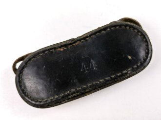 Regenschutzdeckel für ein Dienstglas der Wehrmacht. getragenes Stück, datiert 44