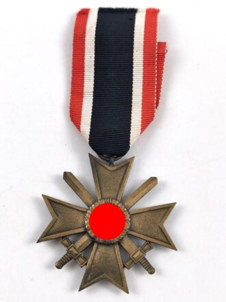 Kriegsverdienstkreuz 2. Klasse 1939 mit Schwertern am Band, Buntmetall