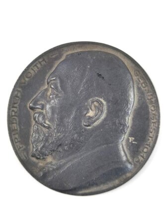 Eisengußmedaille 1917 (A. Feuerle) 50-jähriges Geschäftsjubiläum der Papiermaschinenfabrik J.M. Voith in Heidenheim. Brustbild des Firmengründers Friedrich Voith (1840-1913) . 82 mm