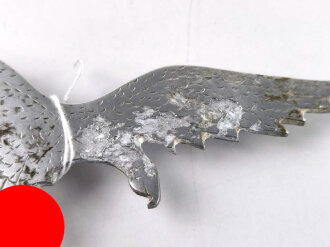 Luftwaffe, grosser Adler aus Leichtmetall für eine Wandplakette. Flügelspannweite 17,5cm. Zum Teil narbig