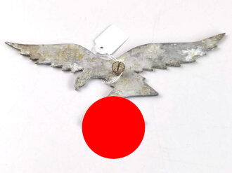 Luftwaffe, grosser Adler aus Leichtmetall für eine Wandplakette. Flügelspannweite 17,5cm. Zum Teil narbig