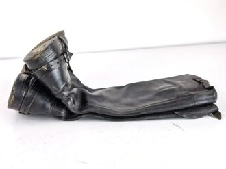 Paar Stiefel für Offiziere aus der Zeit des 2.Weltkrieg. Ungereinigtes Paar, Sohlenlänge 30,5cm