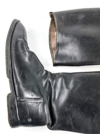 Paar Stiefel für Offiziere aus der Zeit des 2.Weltkrieg. Ungereinigtes Paar, Sohlenlänge 30,5cm