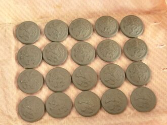 1.Weltkrieg Bayern,  feldgrauer Knopf für eine Feldbluse, 21mm, sie erhalten ein ( 1 ) ungetragenes Stück aus der originalen Umverpackung