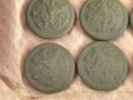 1.Weltkrieg Bayern,  feldgrauer Knopf für eine Feldbluse, 21mm, sie erhalten ein ( 1 ) ungetragenes Stück aus der originalen Umverpackung