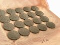 1.Weltkrieg Bayern,  feldgrauer Knopf für eine Feldbluse, 21mm, sie erhalten ein ( 1 ) ungetragenes Stück aus der originalen Umverpackung