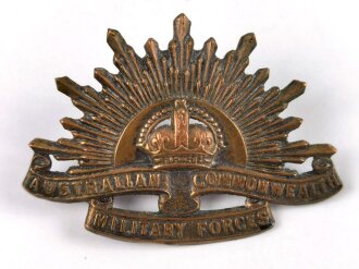 Australien,"Australian commonwelth Military Forces" Badge third pattern 1904 was worn throughout both World Wars. Large size 44mm high
