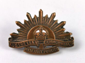 Australien,"Australian commonwelth Military Forces" Badge third pattern 1904 was worn throughout both World Wars. Large size 28mm high