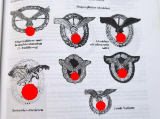 "Die Deutsche Wehrmacht - Uniformierung und Ausrüstung 1933-1945 - Band 3 Die Luftwaffe" 638 Seiten, über DIN A5, gebraucht