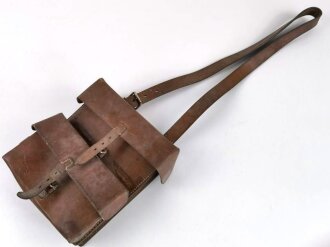 Österreich , Ledertasche mit stabilem Trageriemen, gestempelt GBA 1951 ( Gendarmerie Beschaffungs Amt). Ungereinigtes Stück