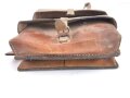 Österreich , Ledertasche mit stabilem Trageriemen, gestempelt GBA 1951 ( Gendarmerie Beschaffungs Amt). Ungereinigtes Stück