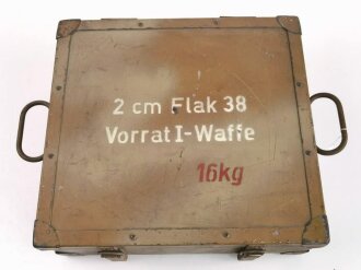 2cm Flak 38 VorratI - Waffe. Leerer Transportkasten mit Einsätzen. Originale Tarnlackierung