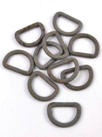Eiserner D-Ring Wehrmacht, feldgrauer Originallack, Lange Seite 34 mm, sie erhalten ein ( 1 ) Stück