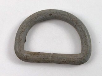 Eiserner D-Ring Wehrmacht, feldgrauer Originallack, Lange Seite 34 mm, sie erhalten ein ( 1 ) Stück