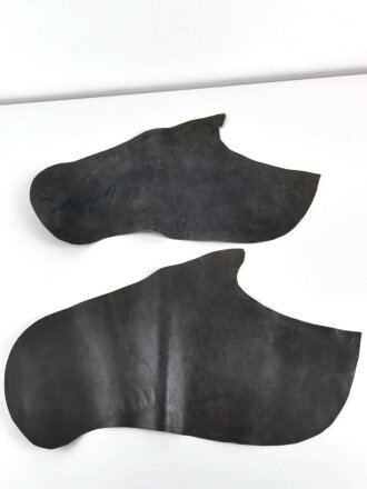 Paar lederne Schulterschoner für den Mantel in der besonderen Ausführung für Entfernungsmesstrupps.- Leicht getragenes Paar