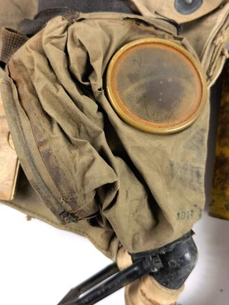 U.S. WWI,  gasmask in bag , model CEM ( Corrected english model) tube soft, mask soft but defect