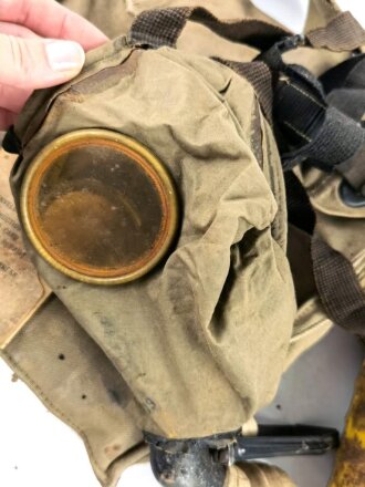 U.S. WWI,  gasmask in bag , model CEM ( Corrected english model) tube soft, mask soft but defect
