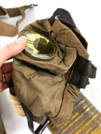 U.S. WWI,  gasmask in bag , model CEM ( Corrected english model) tube soft, mask ok, bag devider defect